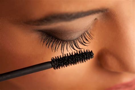 the best mascara for short lashes - good mascara for short eyelashes.